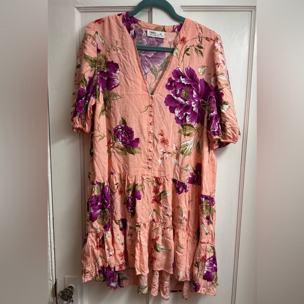 Tinsel
Petite Tiered Floral Dress - Picture 2 of 4